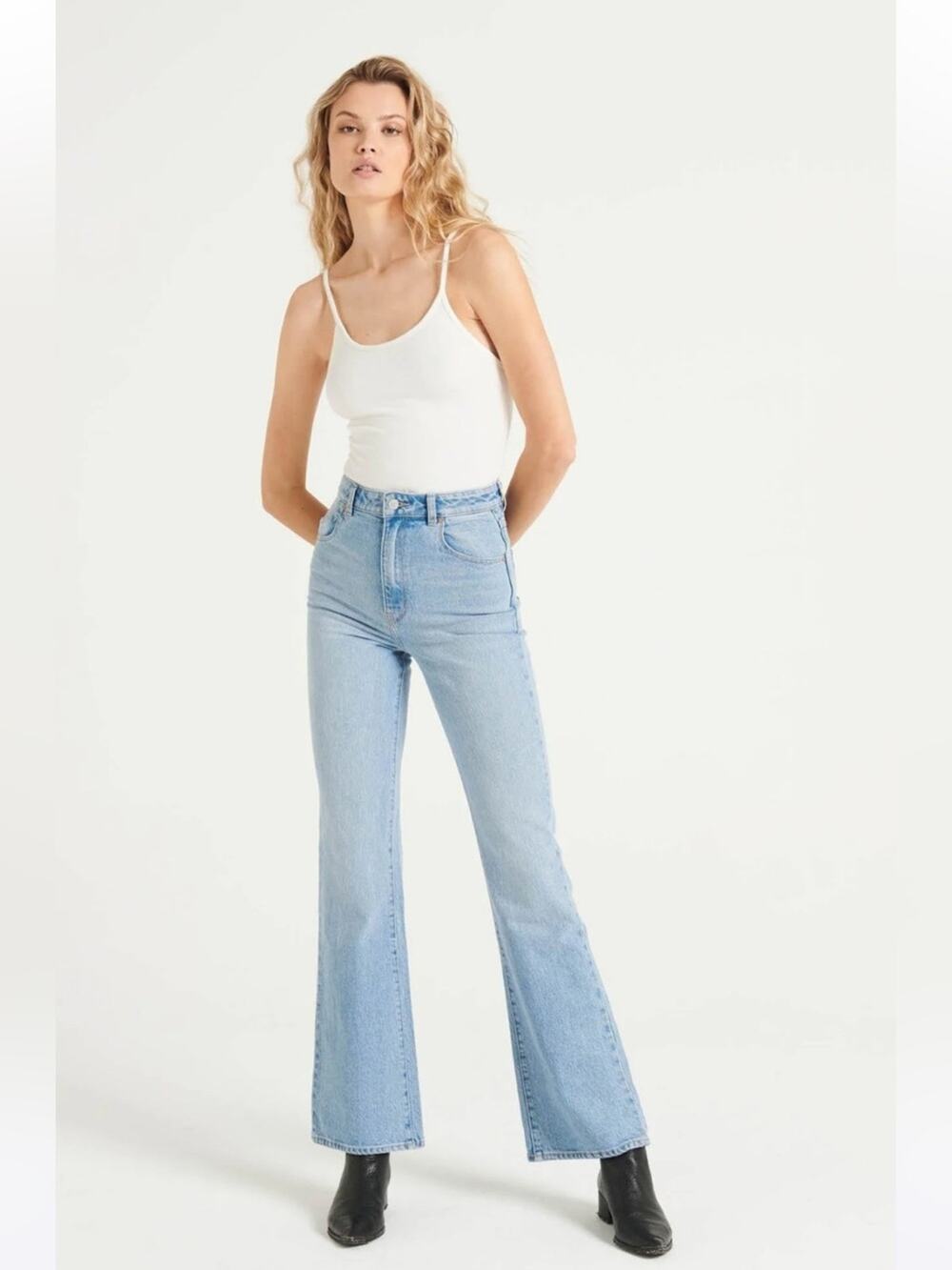 Rolla’s Dusters Slim Boot Cut Jeans High Rise Light Wash 29